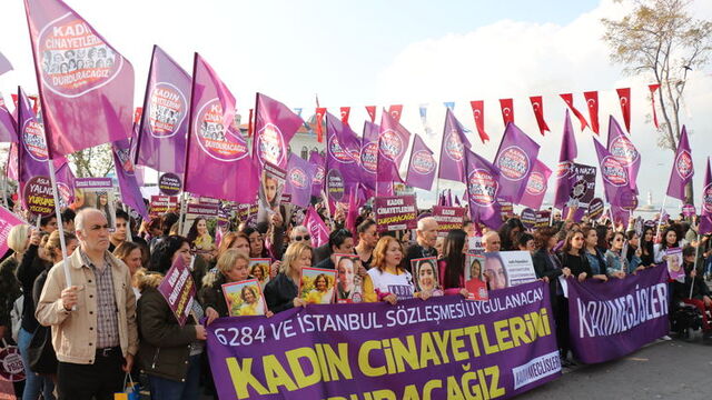 Türkiye'de 328 günde 303 kadın katledildi!