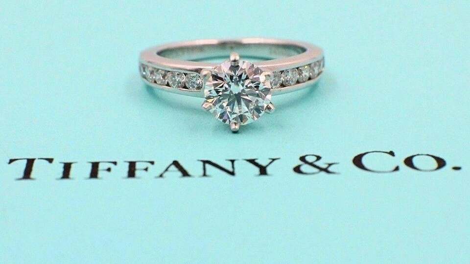 Tiffany 16.2 milyar dolara Fransızların