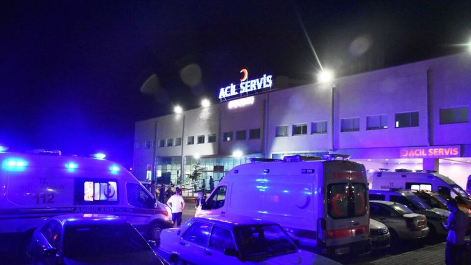Yüzme havuzuna düşen işçi öldü
