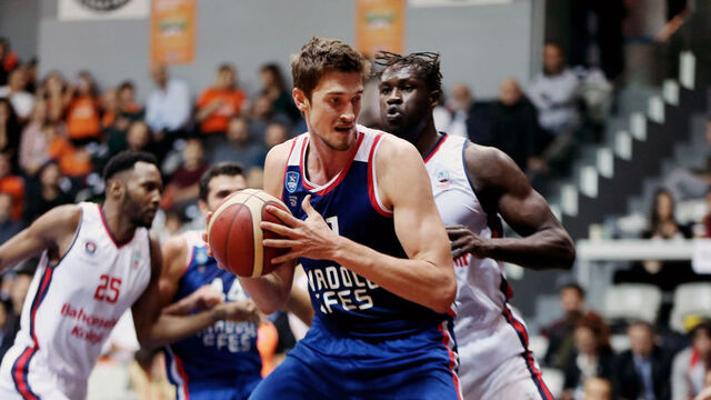 Anadolu Efes deplasmanda farklı kazandı