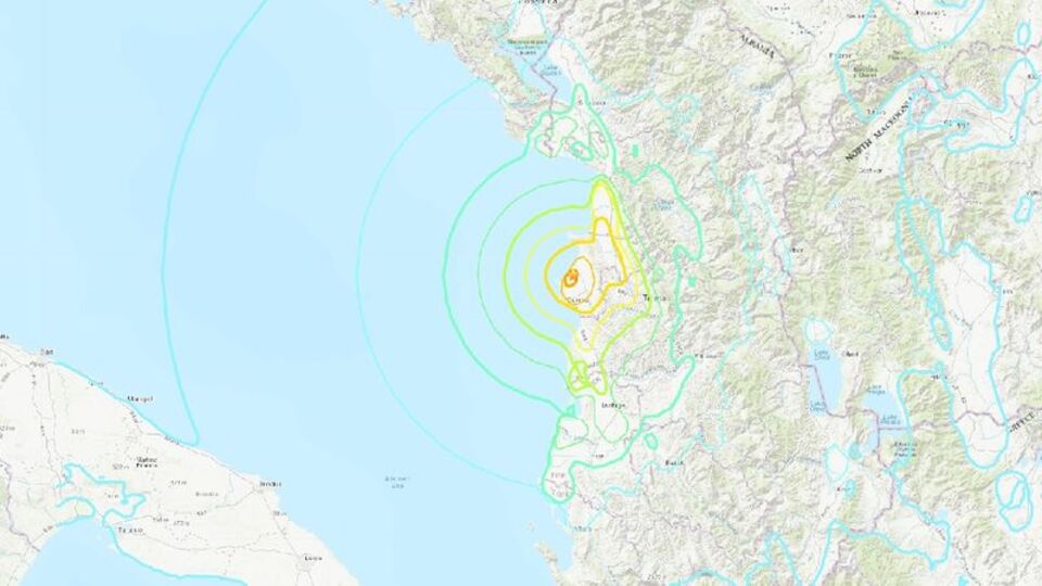 Arnavutluk'ta 6.4 büyüklüğünde deprem