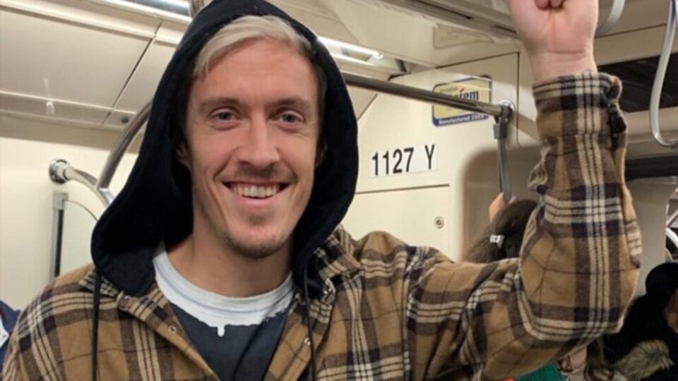 Fenerbahçeli yıldız metroya bindi!