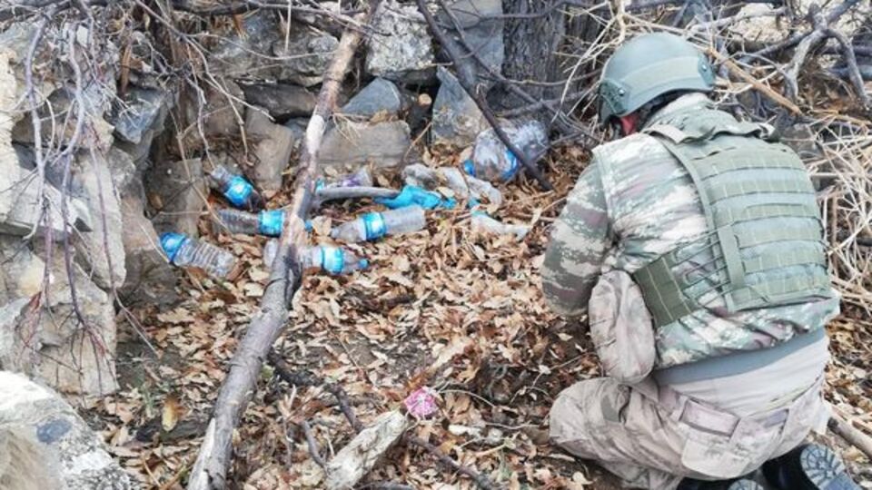 Cephanelik yanında kemik parçaları!