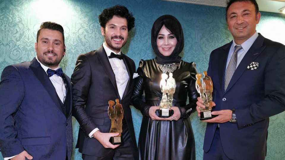 Ünlü modacıya ödül yağdı