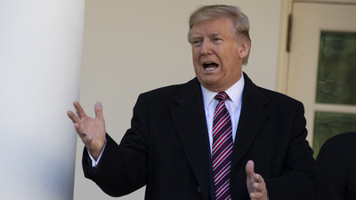 Maaşını bağışladı