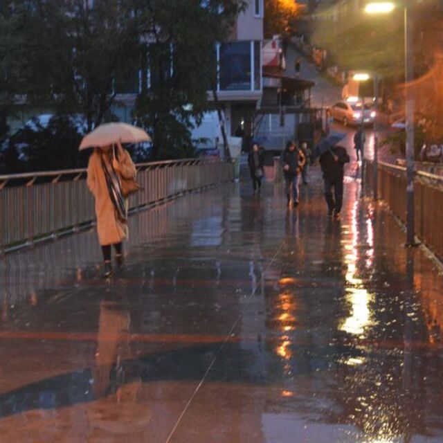 İstanbul'da beklenen yağış geldi