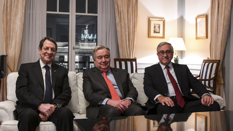 Berlin'de üçlü Kıbrıs görüşmesi