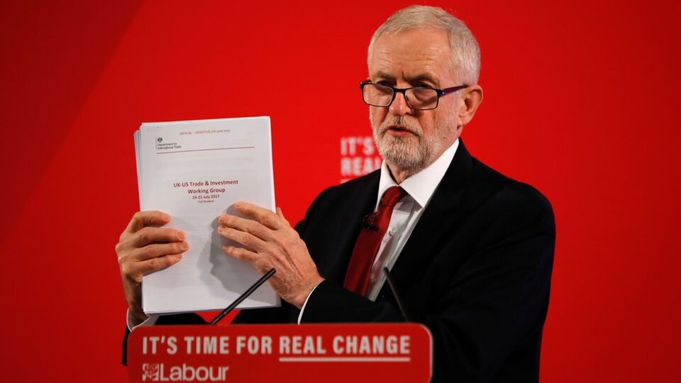 İngiltere İşçi Partisi lideri Jeremy Corbyn, Brexit sonrası Sağlık Sistemi'nin ABD'ye satılabileceğini gösteren belgeler paylaştı