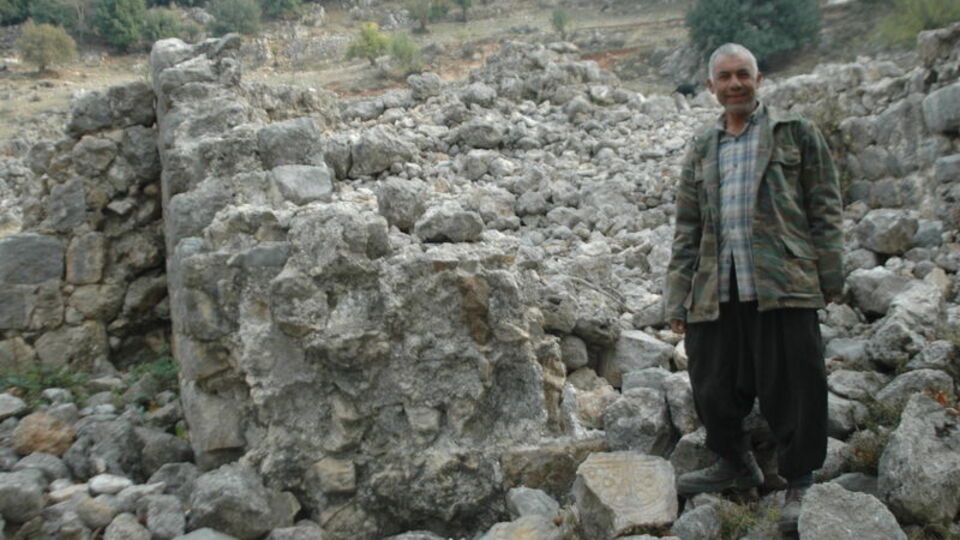 Keçileri otlatırken buldu