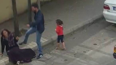 Sokakta kadına tekme tokat!