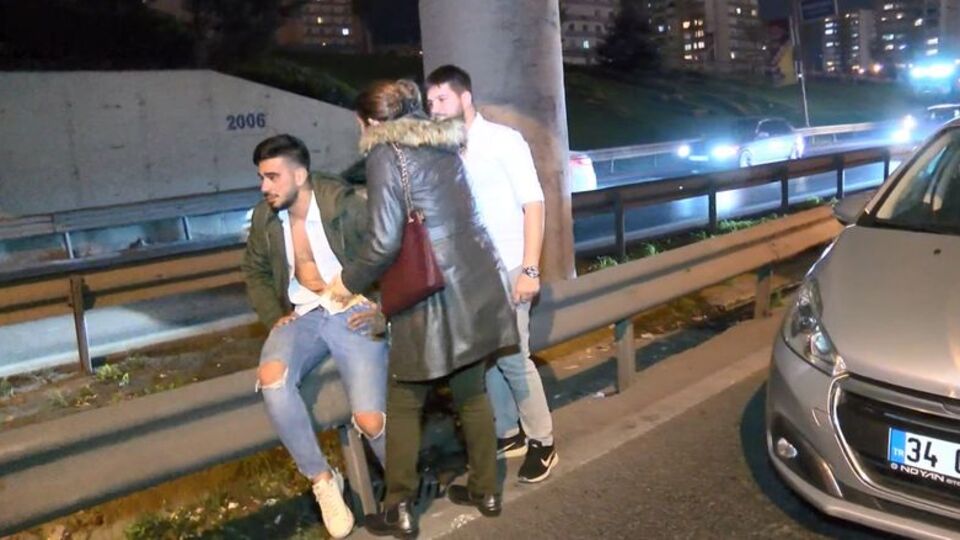 Gözyaşlarını tutamadı... Annesi teselli etti