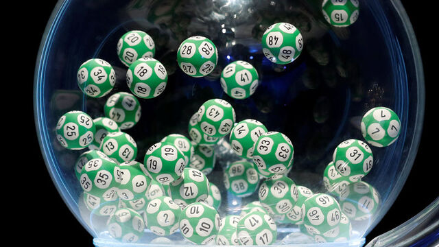 Büyük ikramiye 17 buçuk milyon lira!