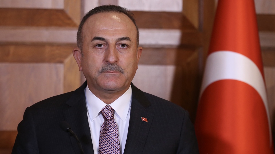 Çavuşoğlu'ndan Macron'a yanıt