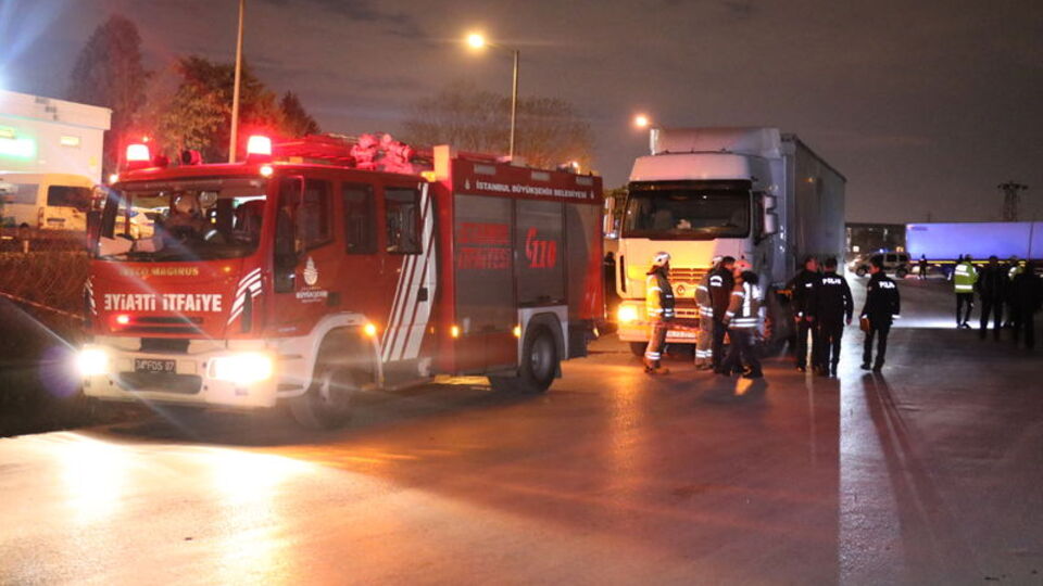 Sancaktepe'de TIR'ın çarptığı yaya öldü