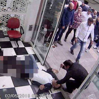 O 'değnekçi' yine bıçakladı