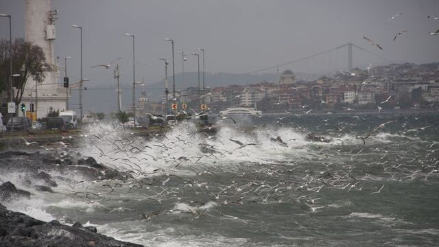 İstanbul'da sağanak ve lodos etkili oldu! Yarın yine geliyor!