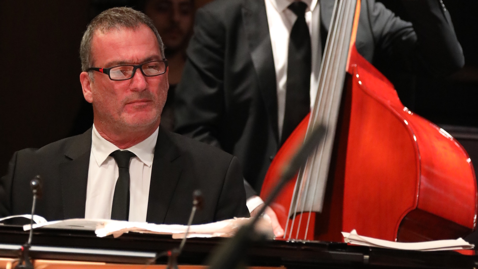 Kaybettikleri için besteliyor