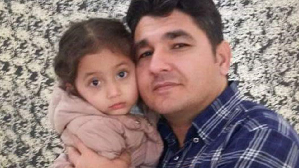 Kaldırımda yürüyen baba ve kızı silahla vuruldu