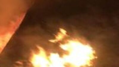 Çaykara'da iki ahşap ev alev alev yandı