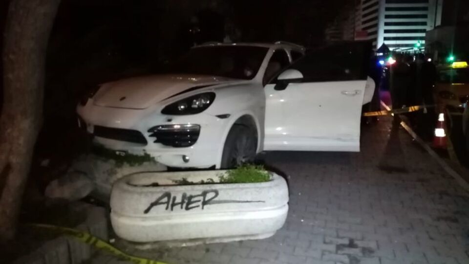 İstanbul'da dehşet! İki araç kurşunlandı!