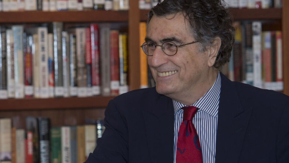 Hasan Cemal'in pasaportuna el kondu