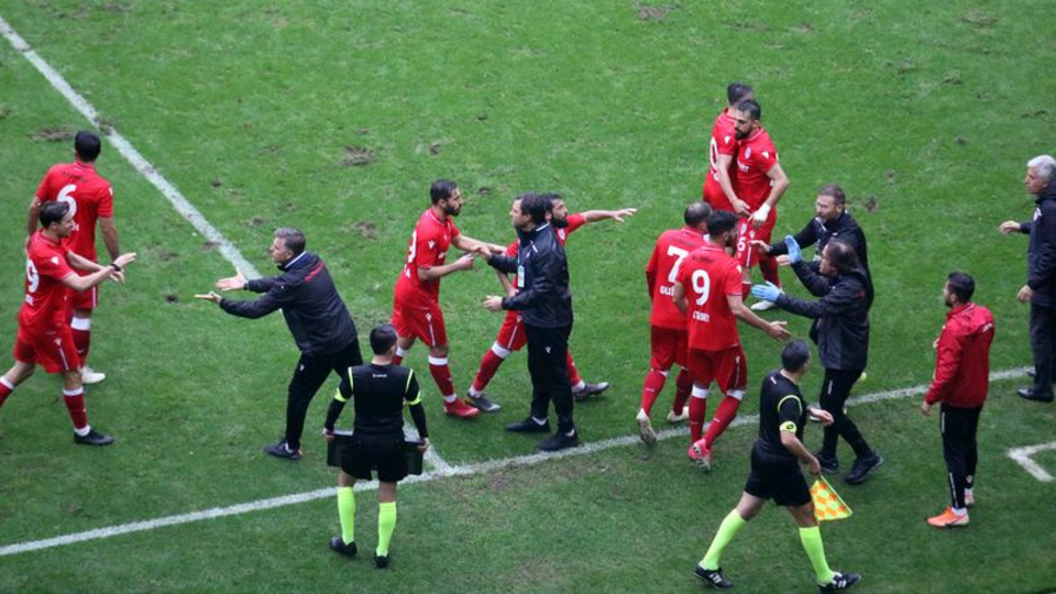 Samsunspor 3 puanı 3 golle aldı