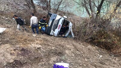 Hentbol takımı kaza yaptı! 2 ölü, 14 yaralı