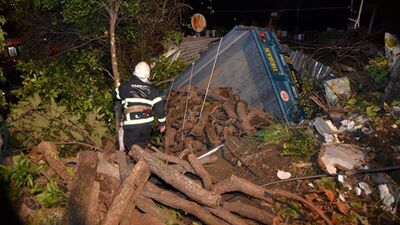 Traktör evin bahçesine devrildi: 1 ölü