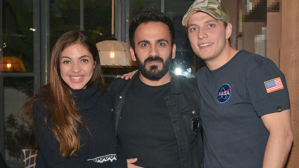 Yeni yaşını ünlü isimlerle kutladı