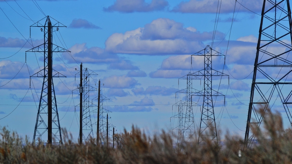 Elektrik tüketimi düşmeye devam ediyor