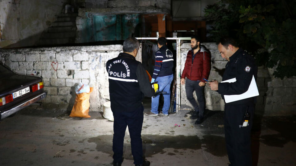 Barışmak istemeyen eski sevgilisini öldürüp, intihar etti
