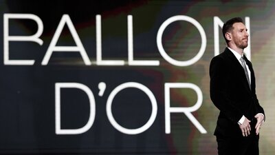 Dünyanın en iyi futbolcusu belli oldu!