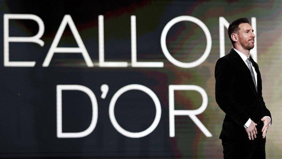 Dünyanın en iyi futbolcusu belli oldu!
