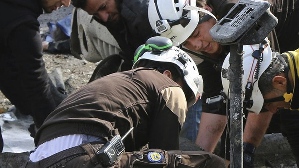 Şam rejimi İdlib'de pazarı vurdu