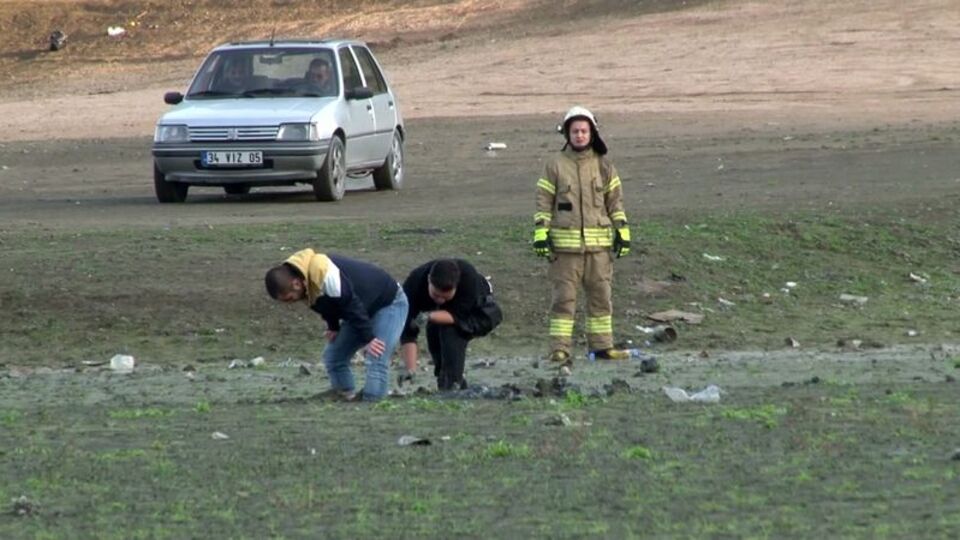 Gezmeye çıktılar! Balçığa saplandılar!