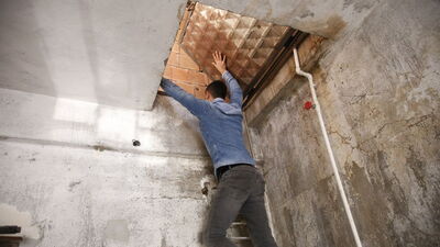 10 yıl hapisle aranıyordu! Kümeste yakalandı!