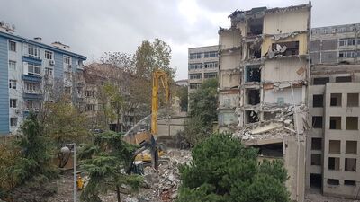 Çapa'da yıkım başladı