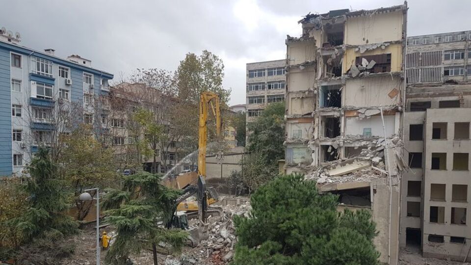 Çapa'da yıkım başladı