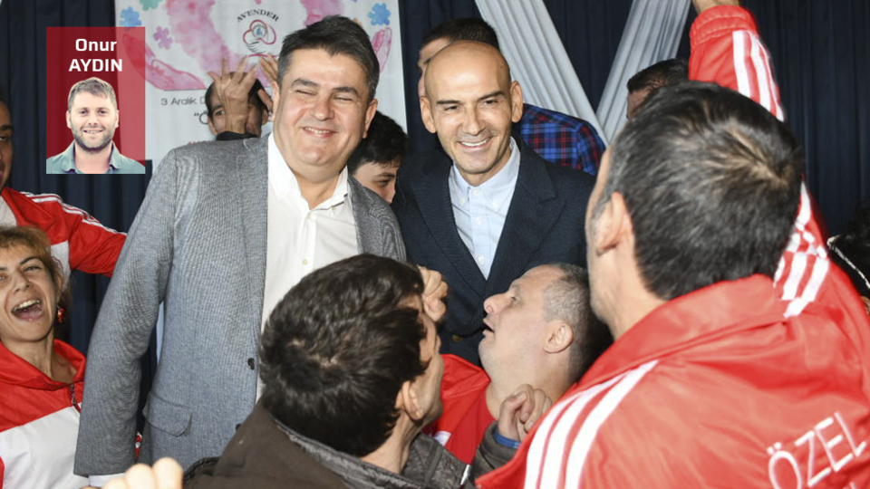 Engelli çocuklar için yemek düzenledi