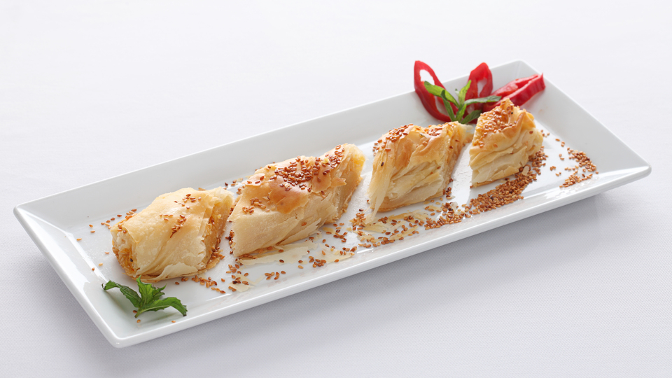 Az yağlı patatesli çıtır börek nasıl yapılır?