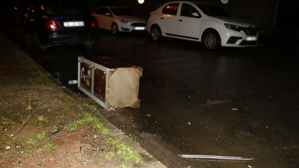 Polisi görünce para kasasını bırakıp kaçtılar