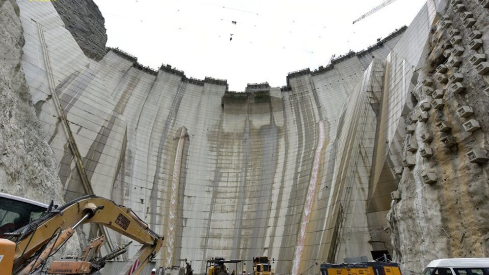 Sadece gövdesine 2.2 milyon metreküp beton döküldü