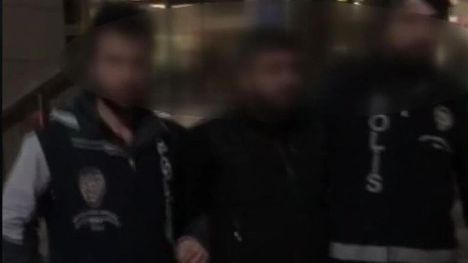 Adliye önünde havaya ateş açan maganda tutuklandı
