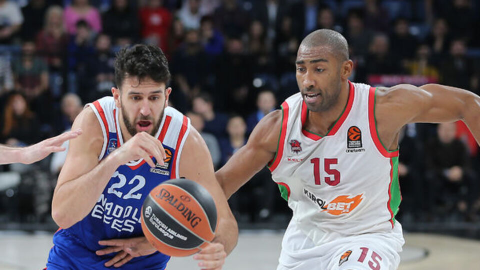 Anadolu Efes, Baskonia deplasmanında