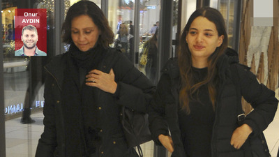 Annesiyle görüntülendi