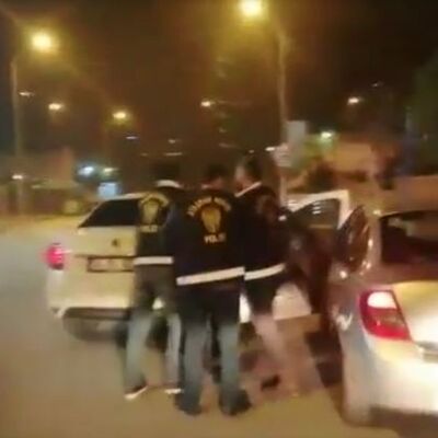 Polis, silah satıcısının önünü böyle kesti