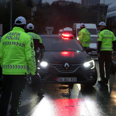 Milletvekiline 'çakar' hakkı, eski milletvekiline kimlik kartı