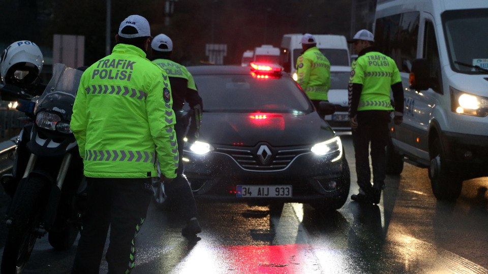 Milletvekiline 'çakar' hakkı, eski milletvekiline kimlik kartı