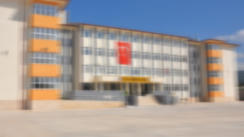 Pantolon boyu ölçen müdür açığa alındı