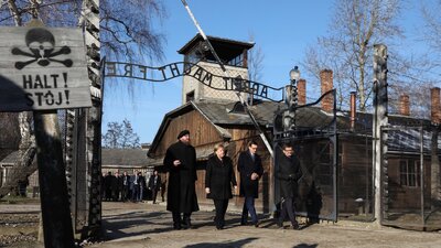 Merkel Auschwitz'de